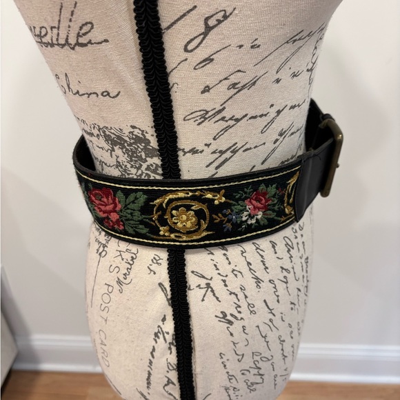 Laura Ashley Black Belt with Floral Embroidery - Picture 4 of 9